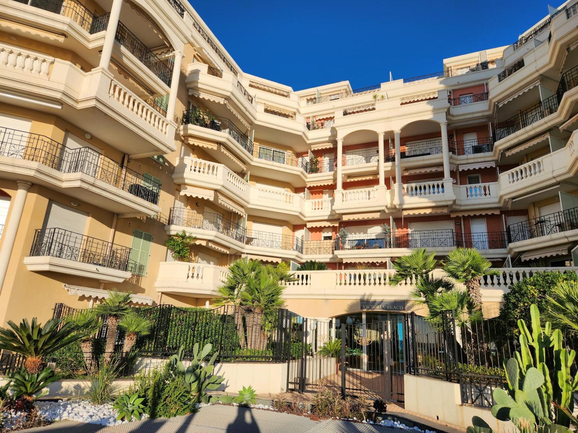 Exclusive Panoramic Sea View In Victoria Beach Ментона Экстерьер фото